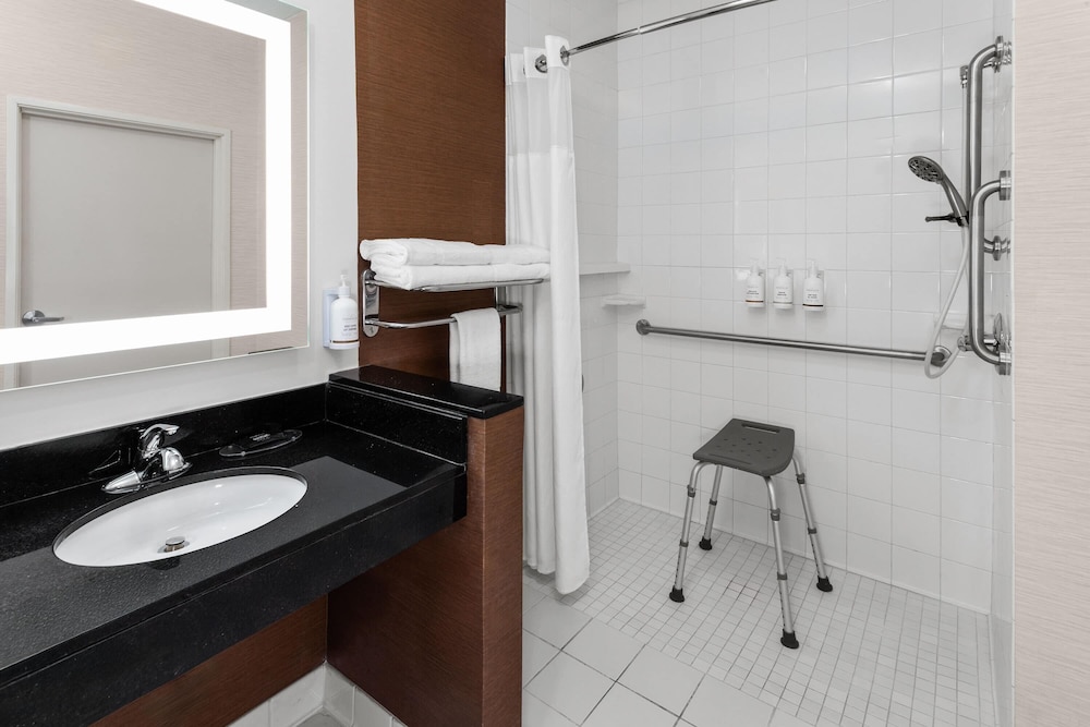 Wingate by Wyndham Oshkosh 46/51