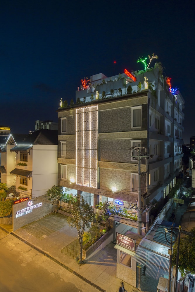 Grand Puri Saron Yogyakarta 3/58