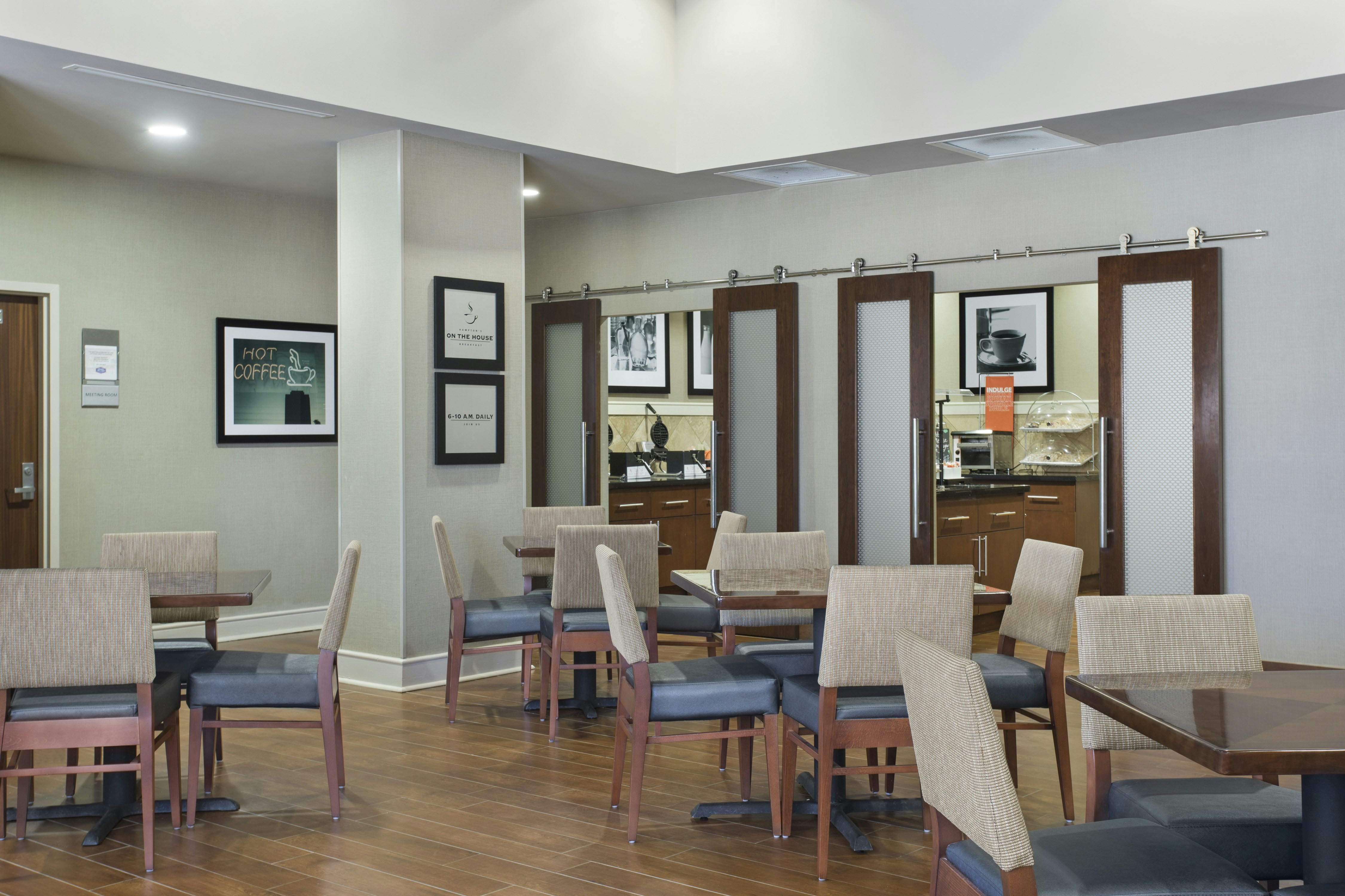 Hampton Inn Suites Little Rock Downtown 23/35