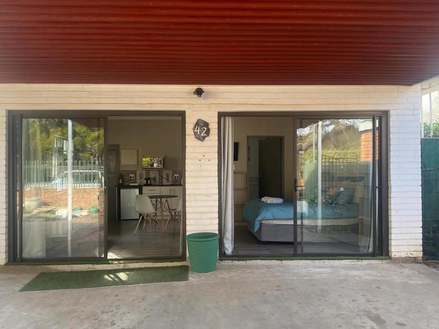 Aloe Guest Rooms 17/24