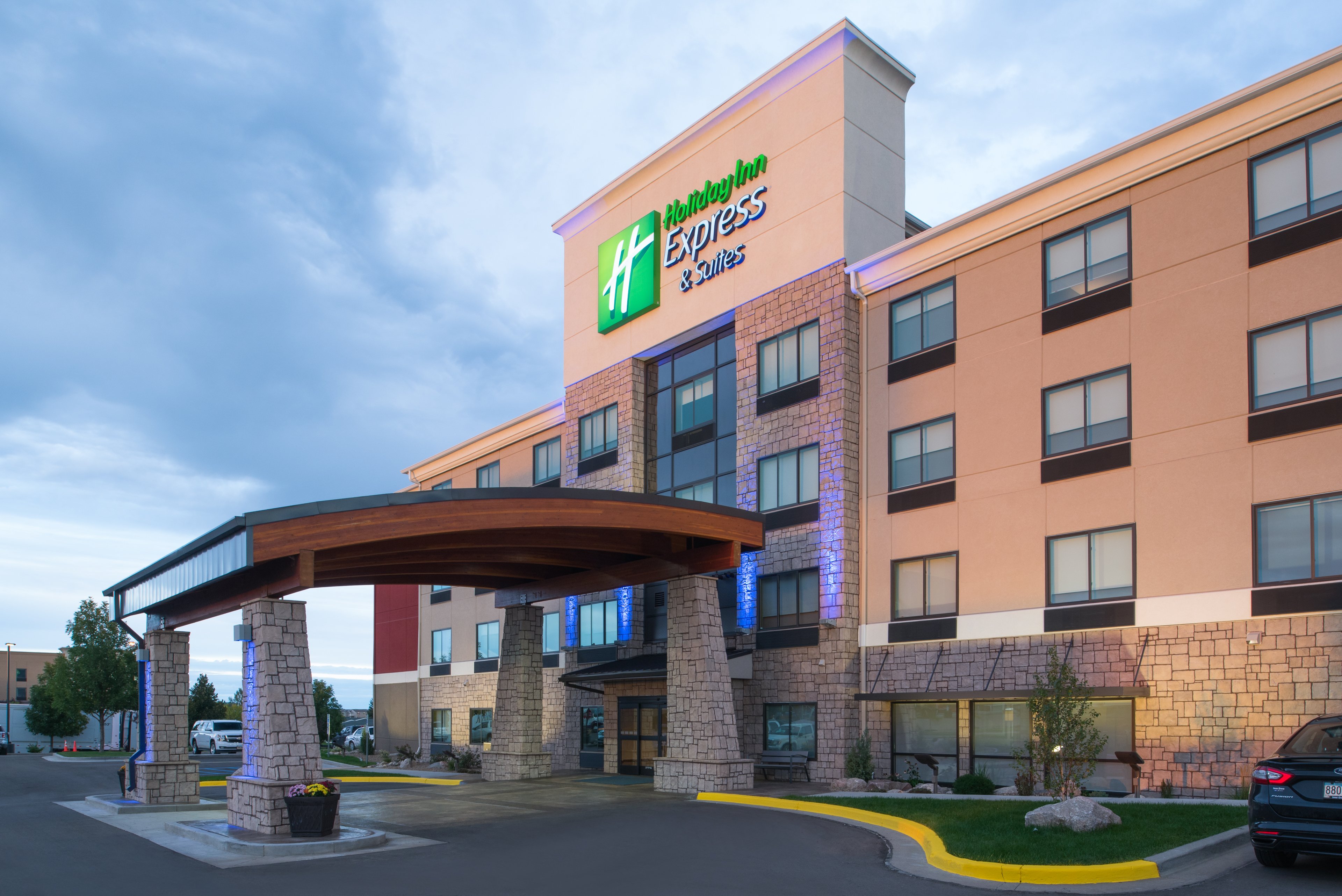 Holiday Inn Express Hotel Suites Bismarck 35/42