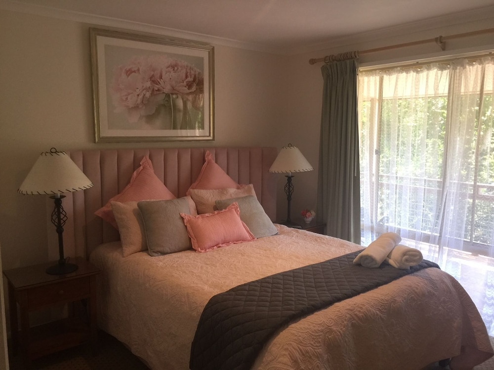 شقة بسرير كوين وسريرين منفصلين بإطلالة على الحديقة بشرفة، CHESTNUT TREE HOLIDAY APARTMENTS 8/10