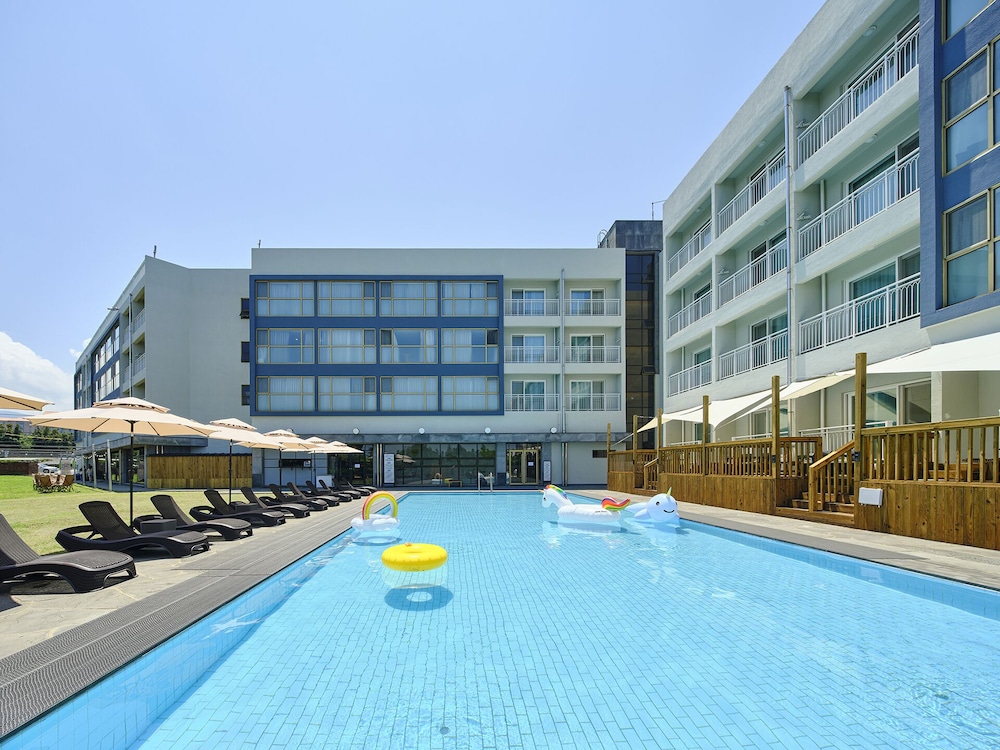 Shin Shin Hotel Jeju City 50/60
