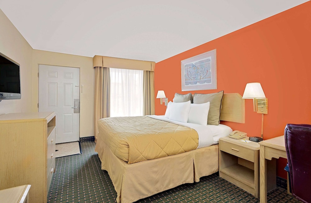 Days Inn by Wyndham Fort Walton Beach 15/34