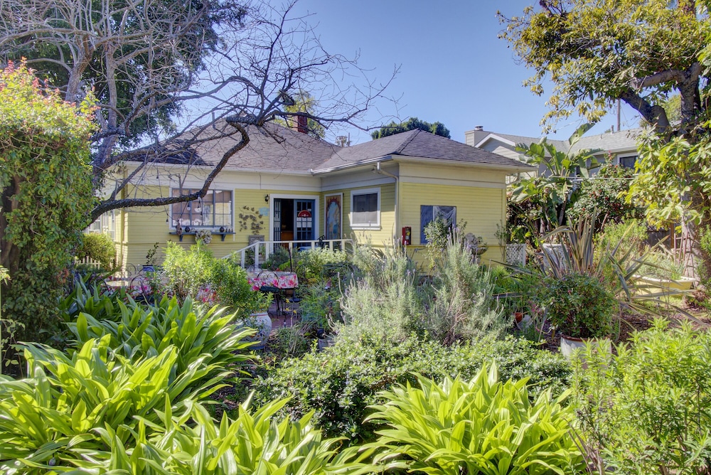 Secret Garden Inn 69/73