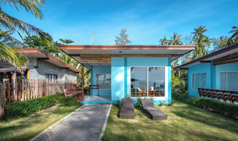Sea Far Resort 11/72