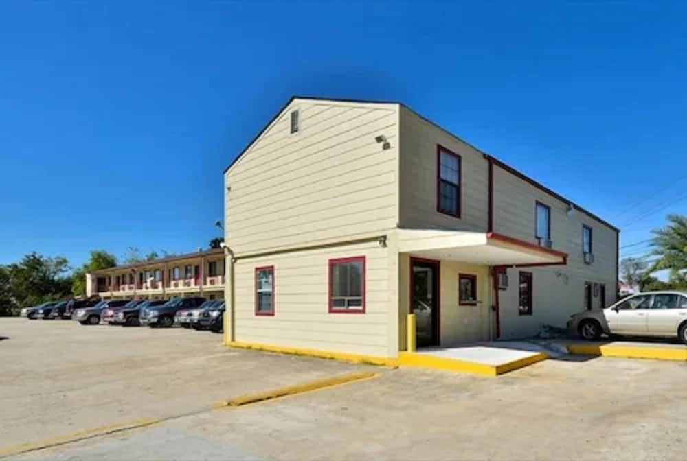 LaPlace Motel 3/30