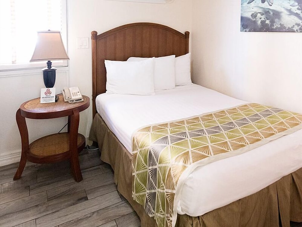 Pacific Marina Inn 28/53