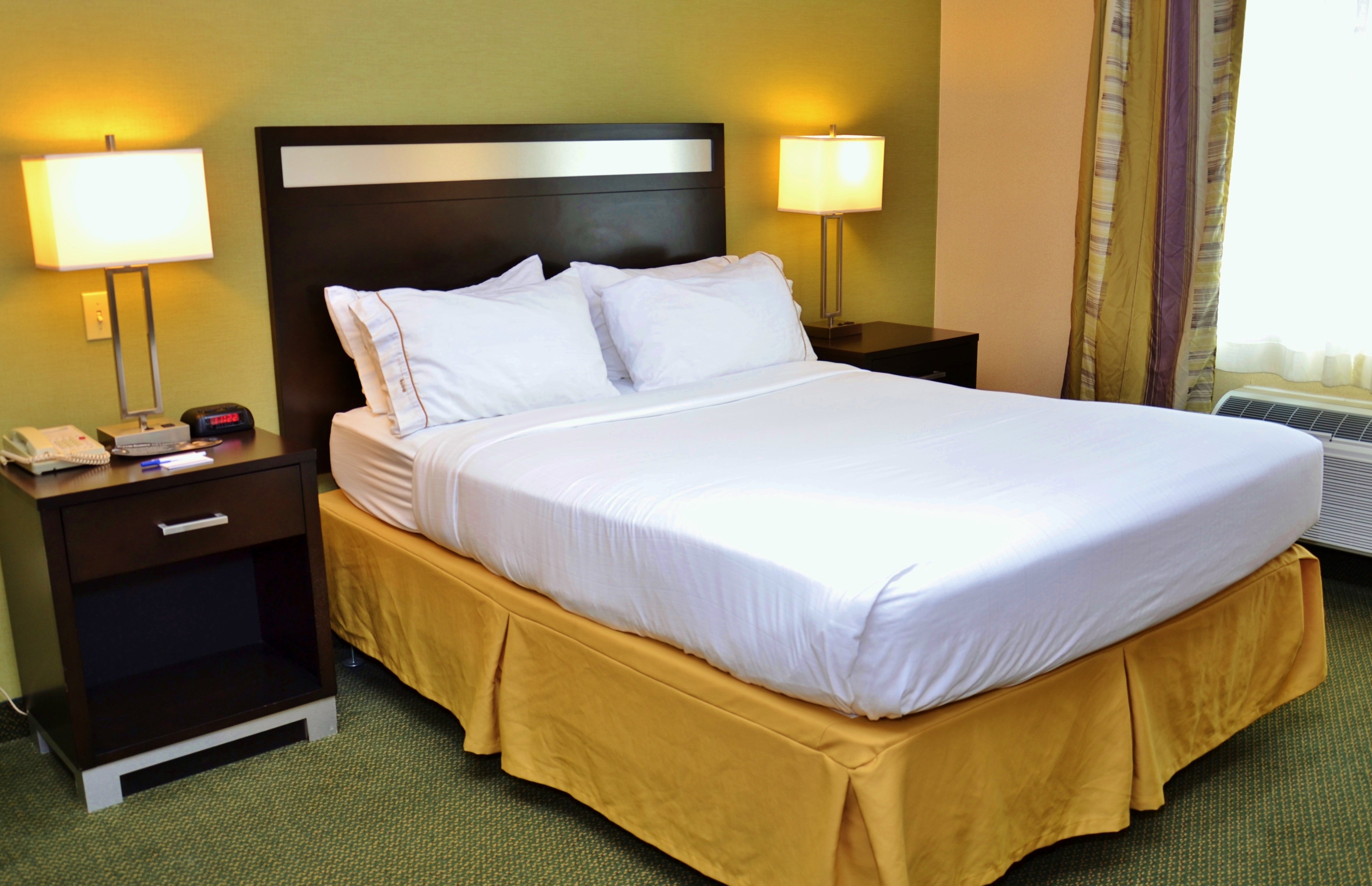 Holiday Inn Express Suites Center Township 31/78