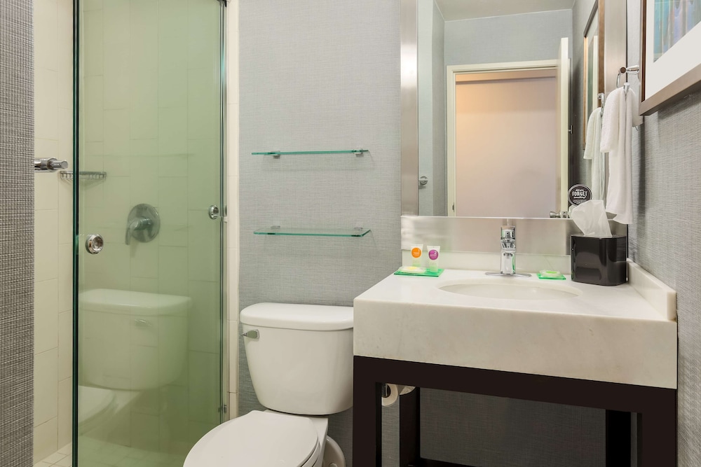 Hyatt Place San Jose/Downtown 55/55