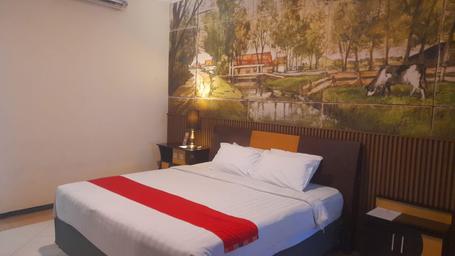 Club, Suite, Pool Access