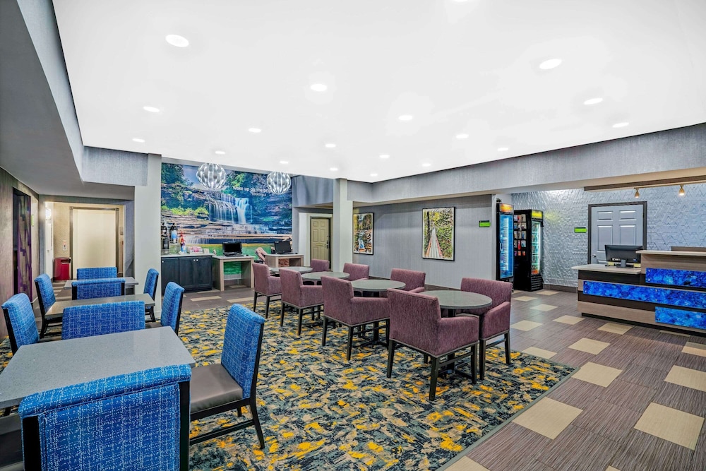 La Quinta Inn And Suites By Wyndham Cookeville 25/35