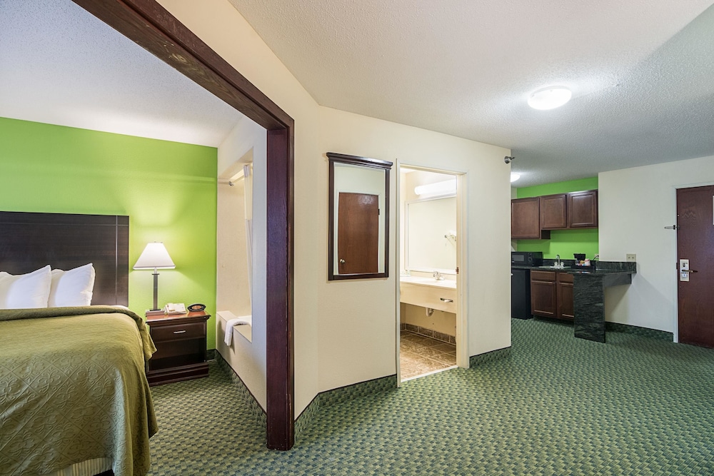 Quality Inn & Suites Harvey - Chicago Southland 15/34