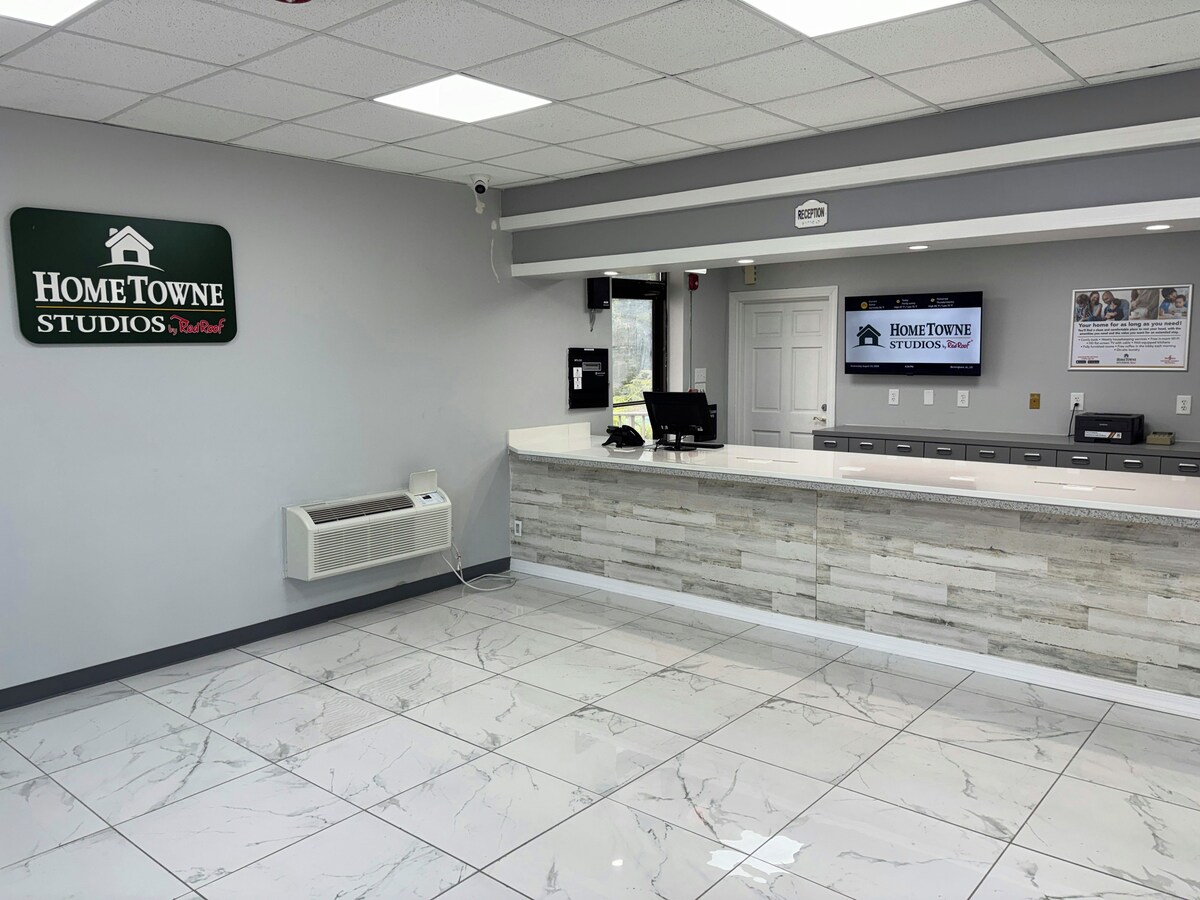 HomeTowne Studios by Red Roof Birmingham - Airport 2/11