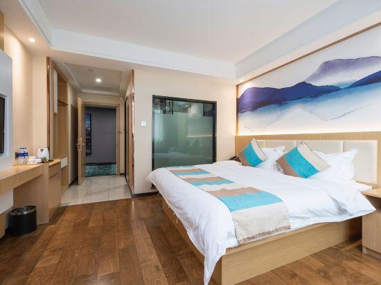 DELUXE, DOUBLE BED