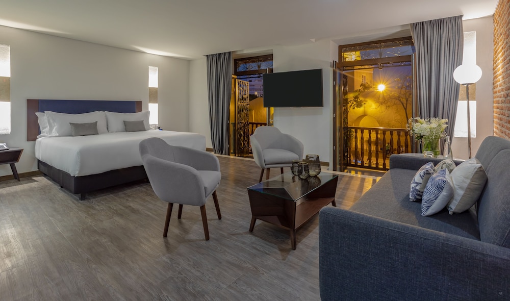 Santa Catalina Hotel 29/37