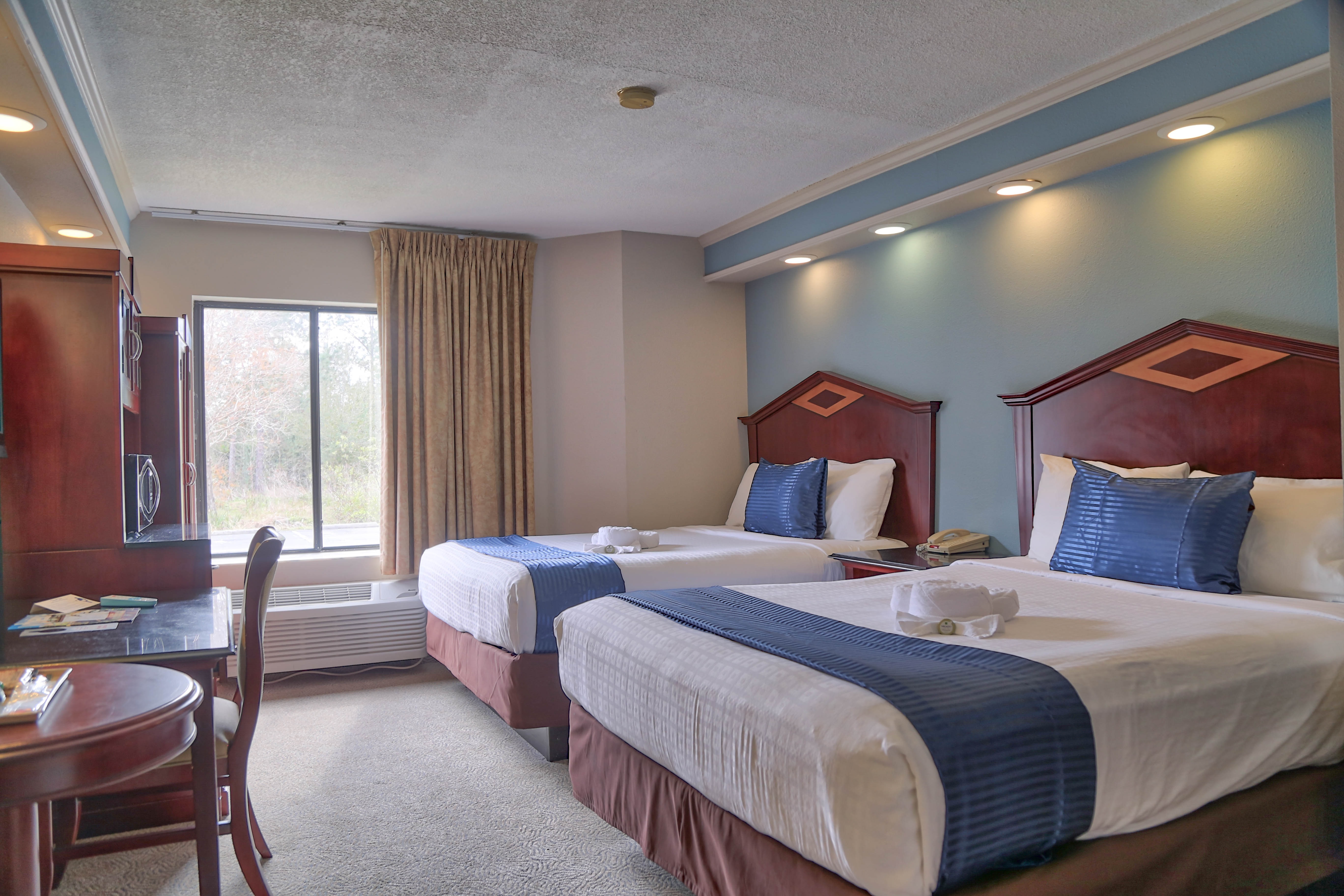 Room, 2 Queen Beds, Destiny Palms Hotel Maingate West 5/6