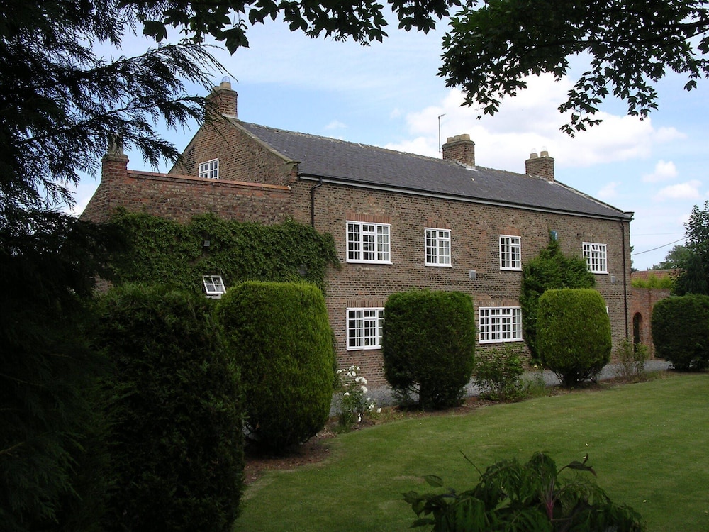 Manor Guest House 40/50