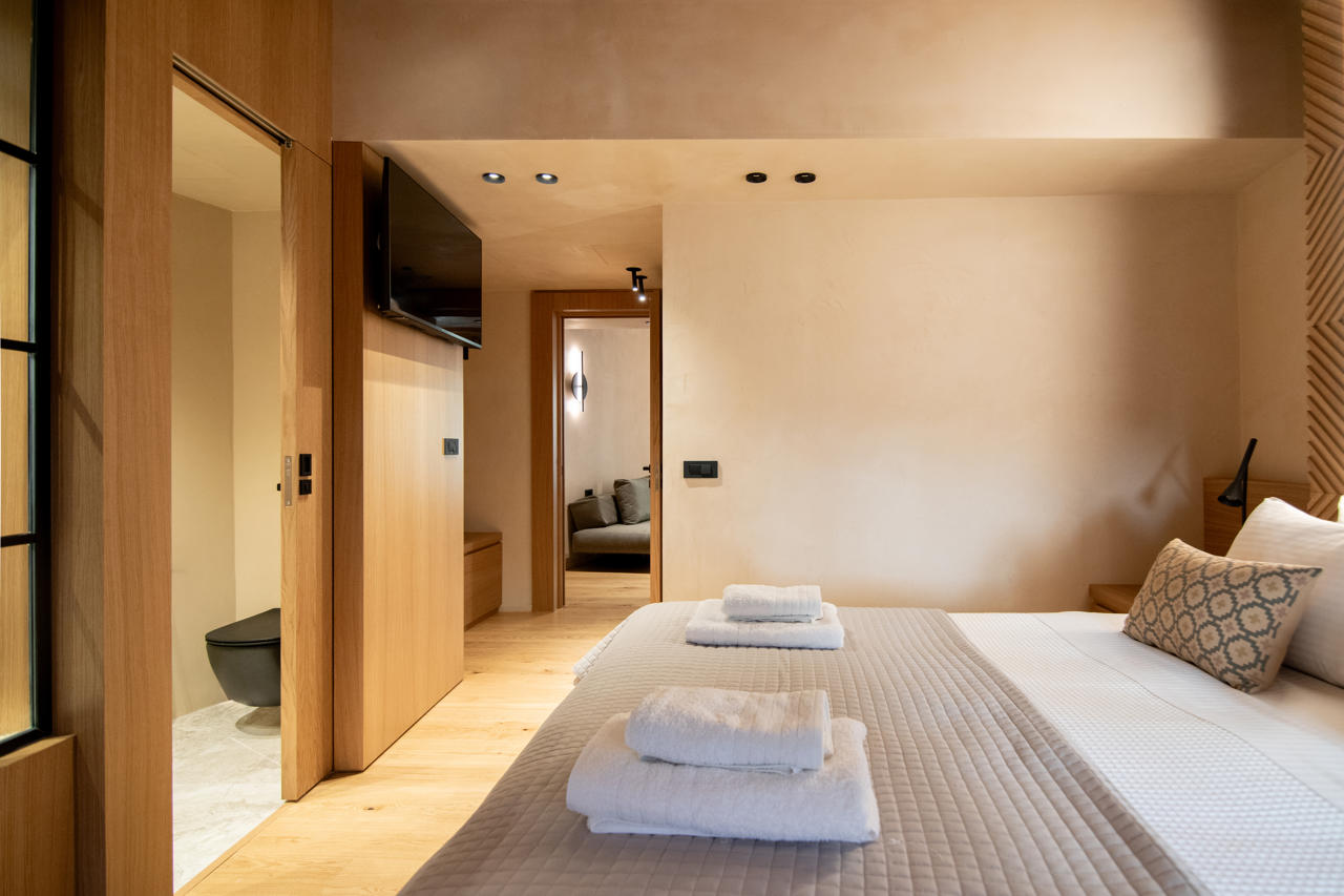 Consolato Boutique Suites 64/94