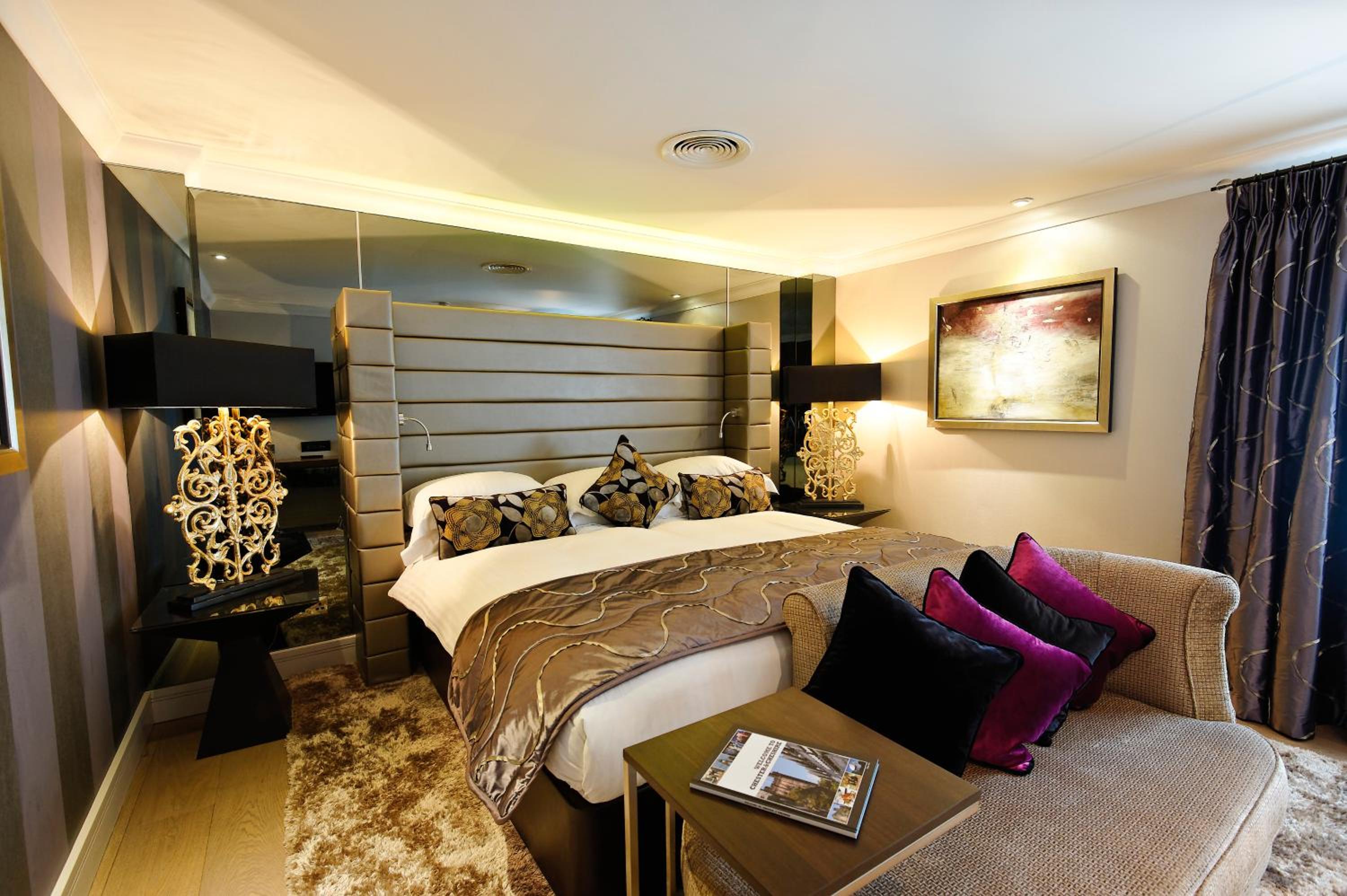 SUPERIOR, KING BED