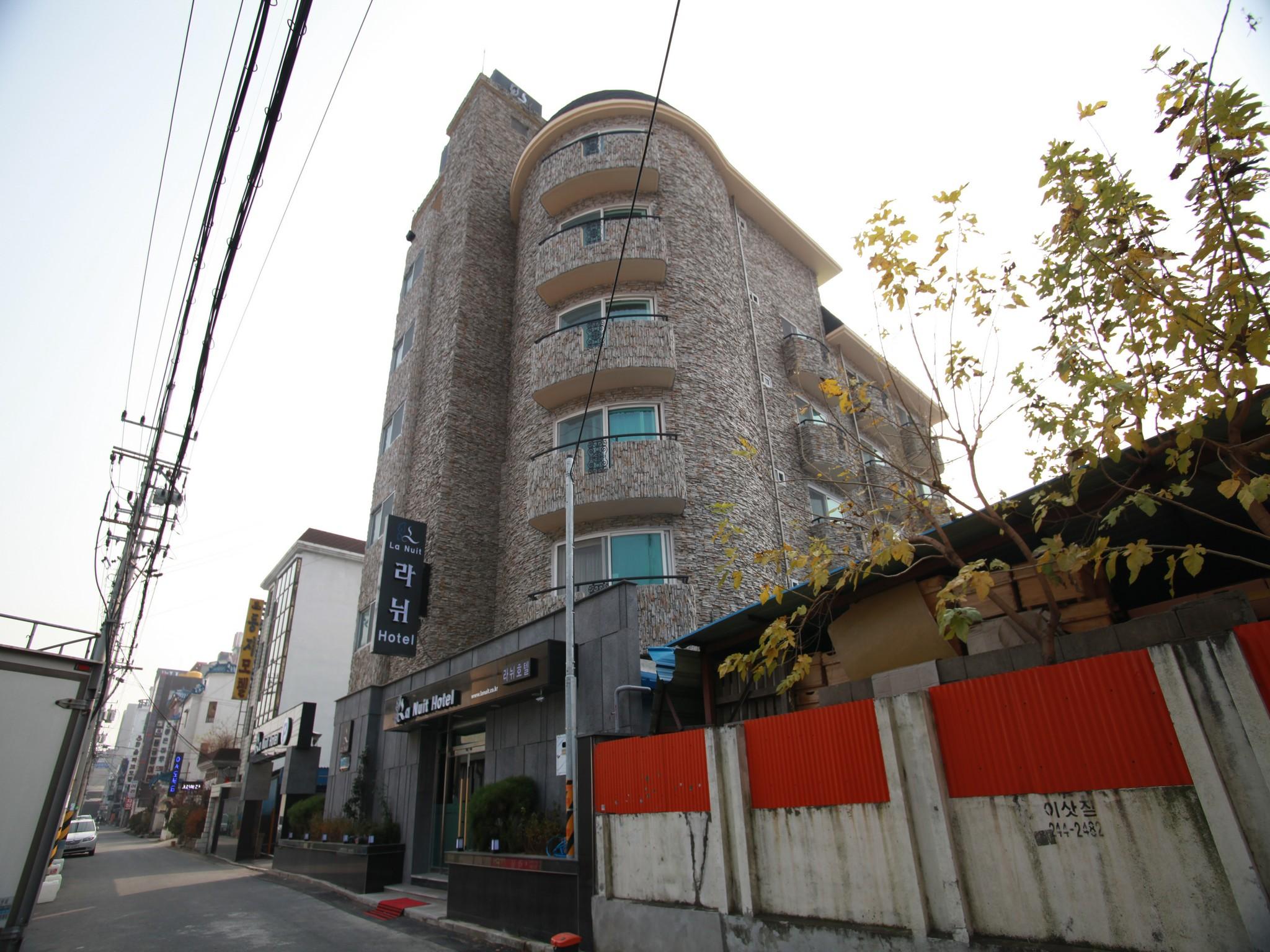 LA NUIT HOTEL 6/22