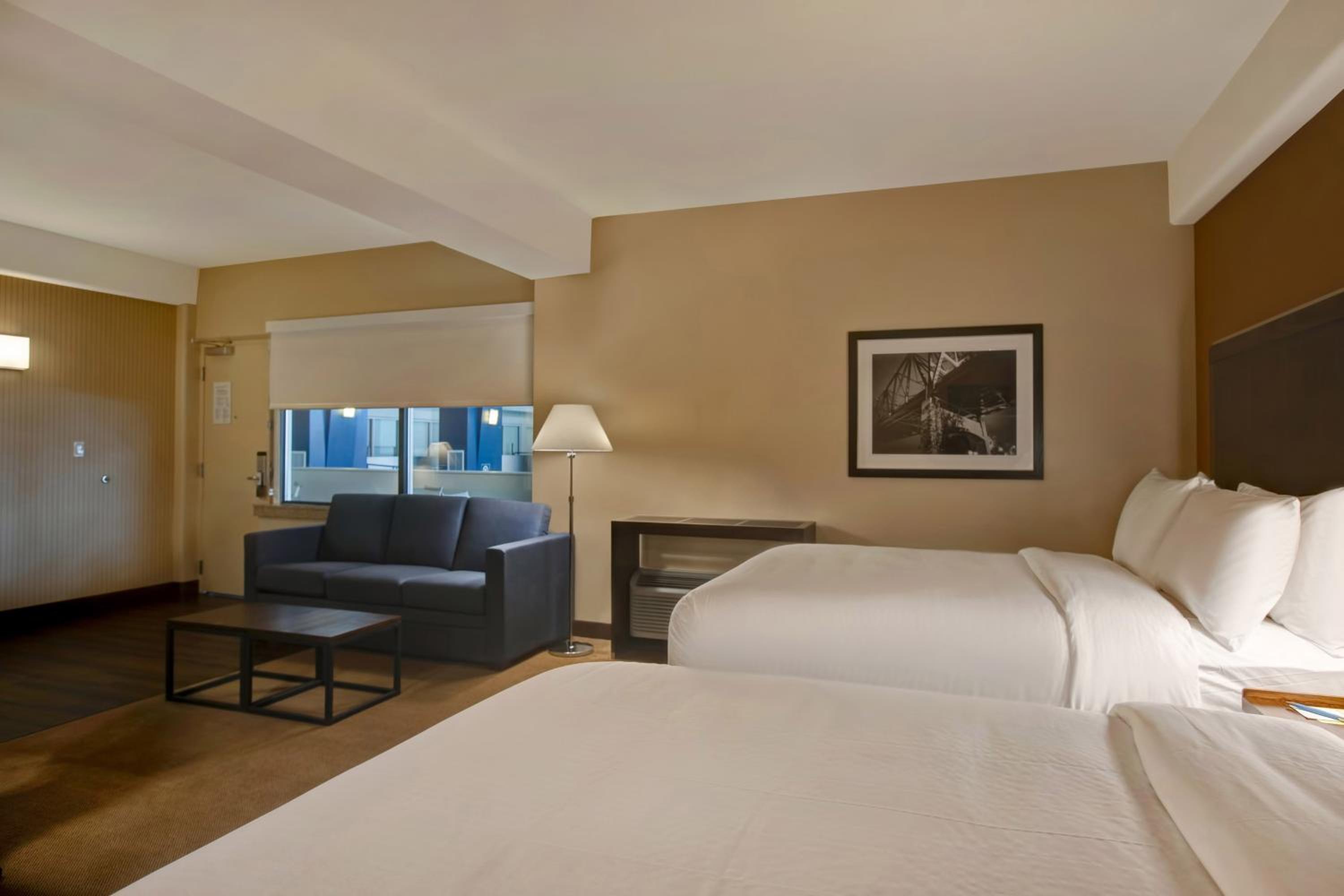Tower, Junior Suite, 2 Queen Beds, Sofa