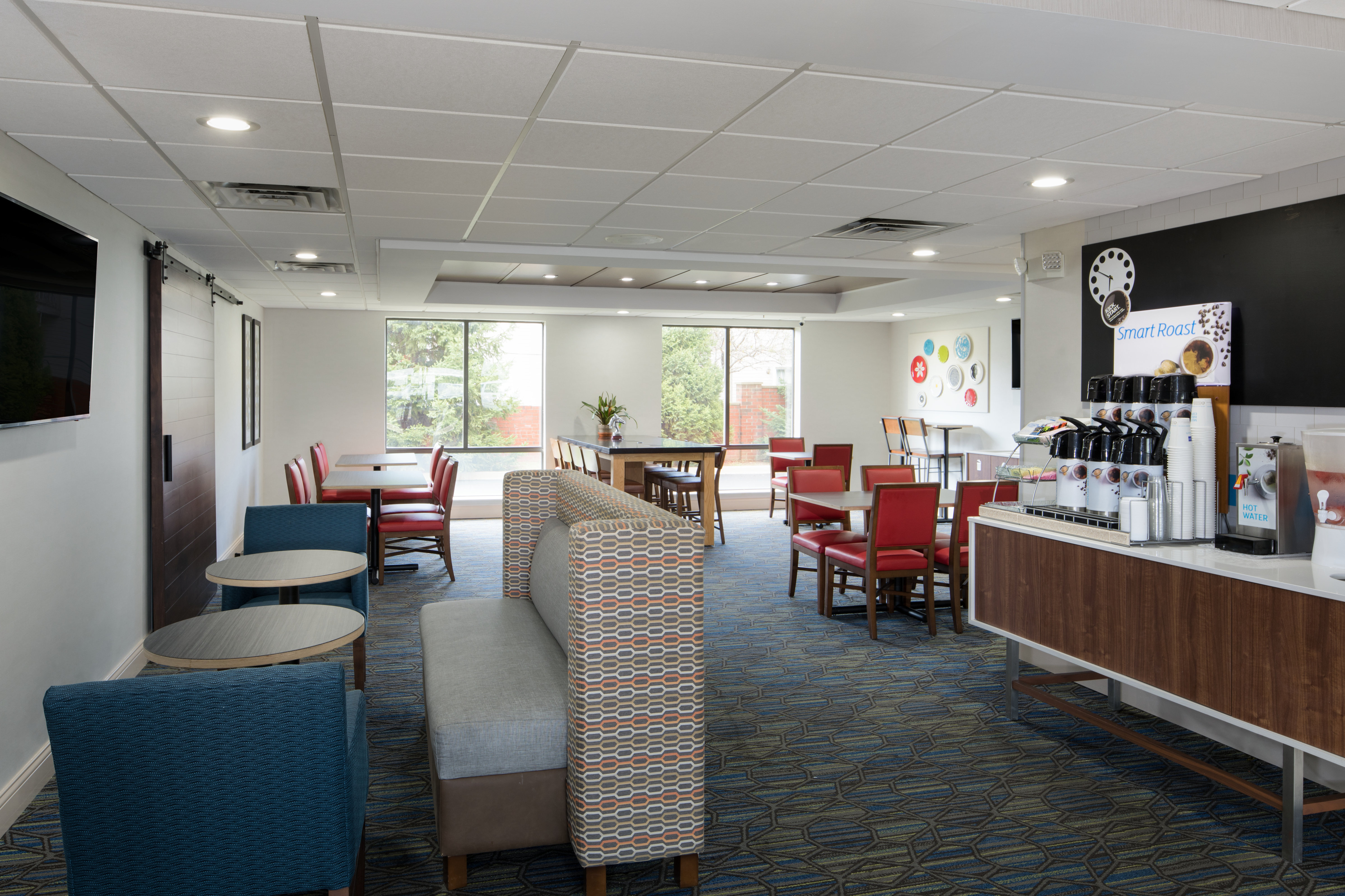Holiday Inn Express Louisville Northeast 25/29