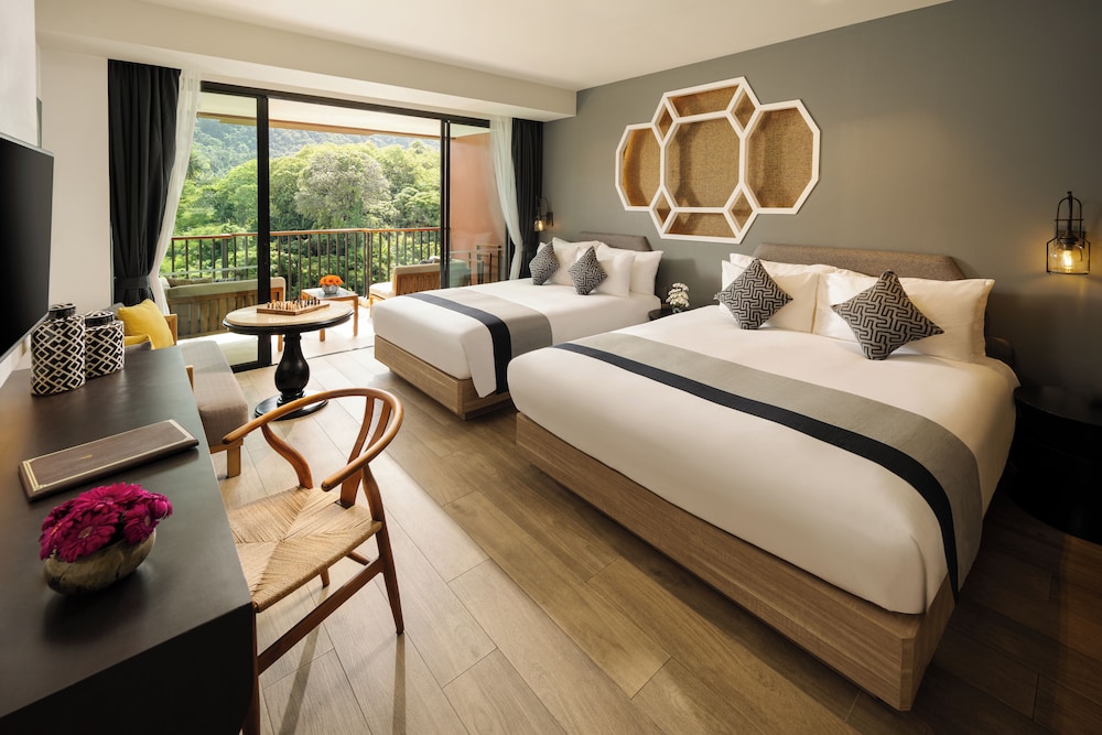 DELUXE, FAMILY, MULTIPLE BEDS, MOUNTAIN VIEW, BALCONY