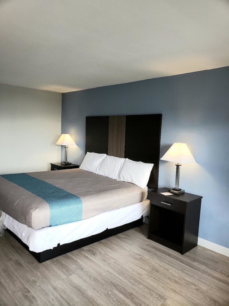 Econo Lodge Mineral Wells, TX 11/23