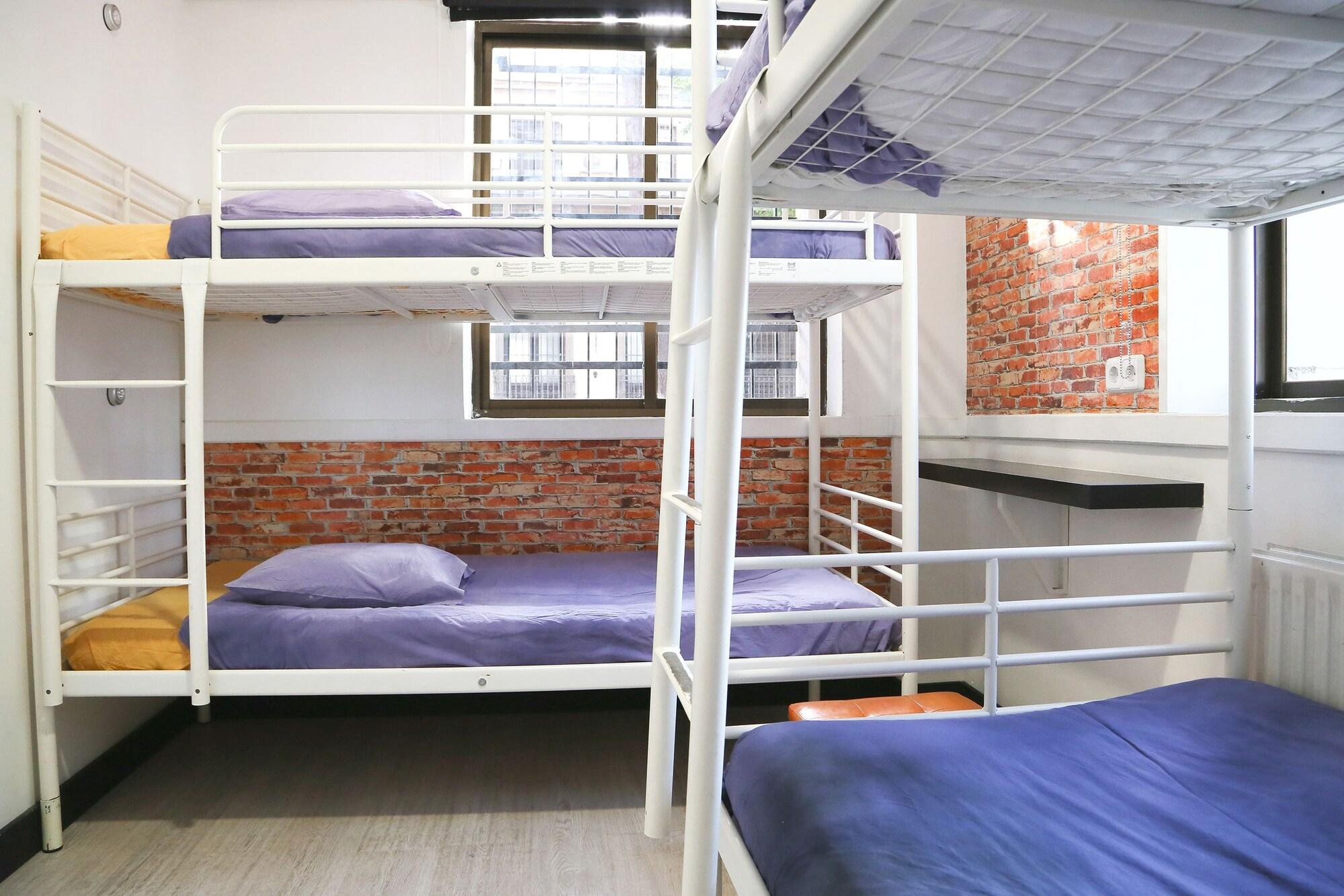 Hostels Meetingpoint 16/55
