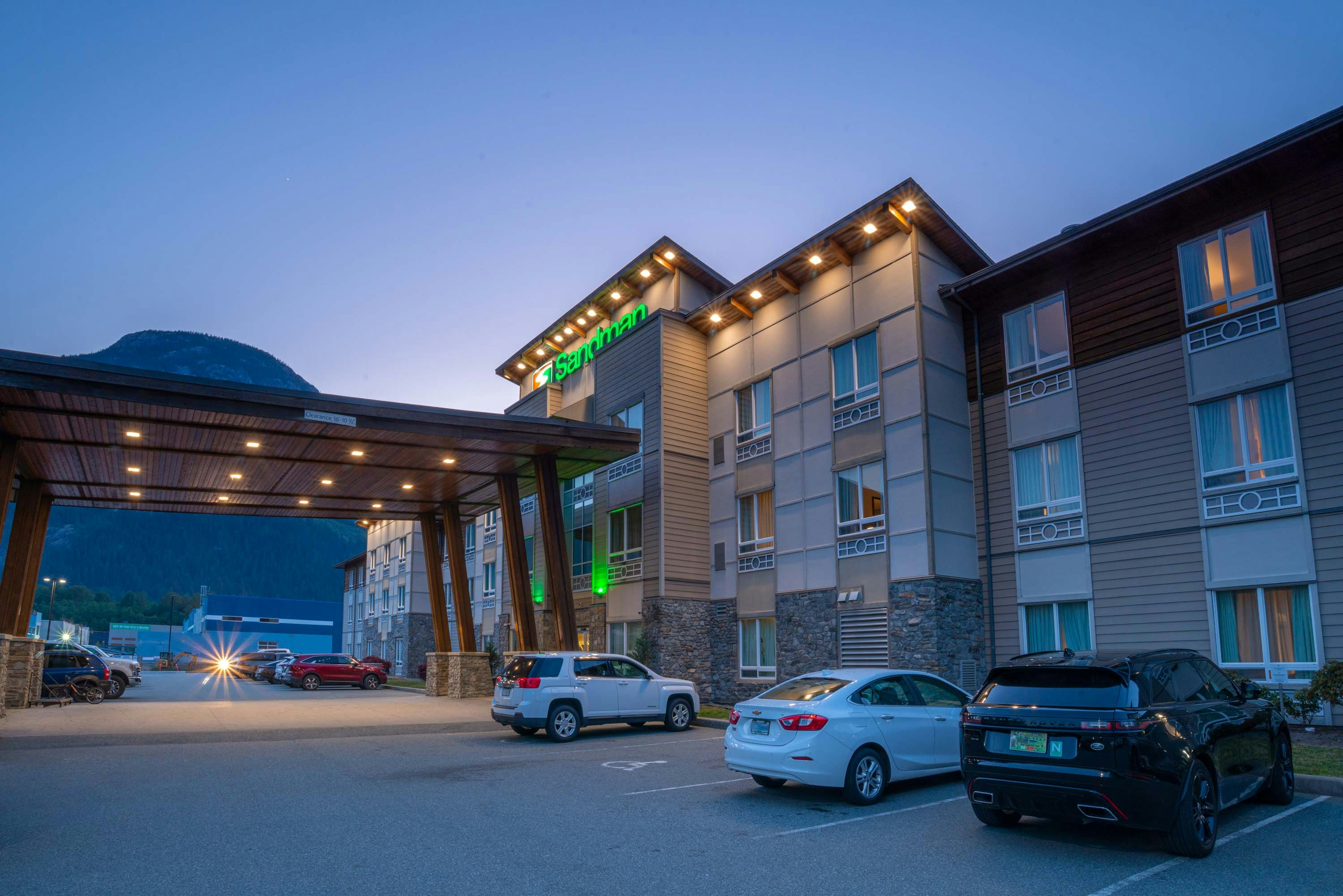 Sandman Hotel Suites Squamish 44/46