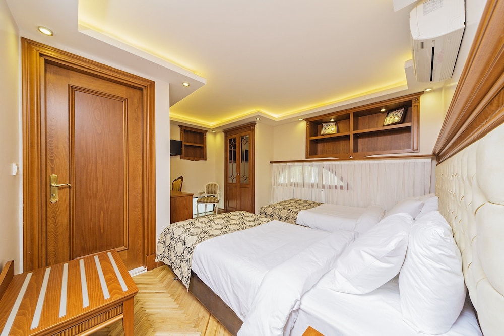 Spectra Hotel 16/43