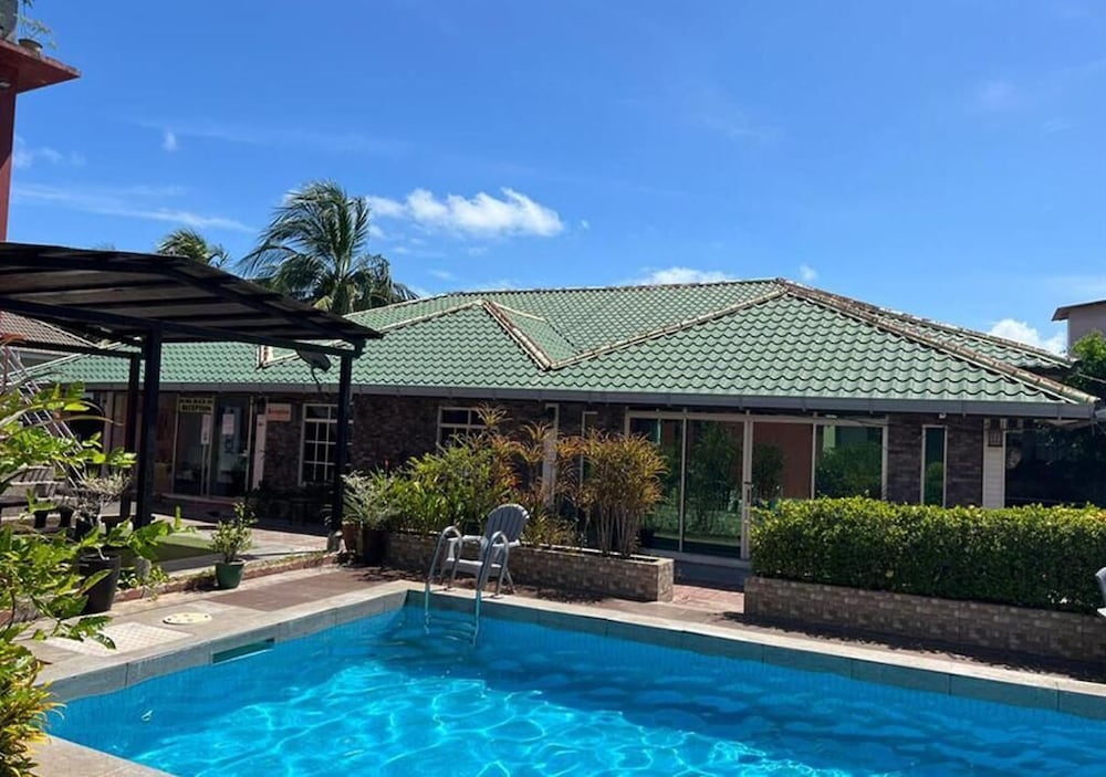 Dlima Beach Inn 61/66