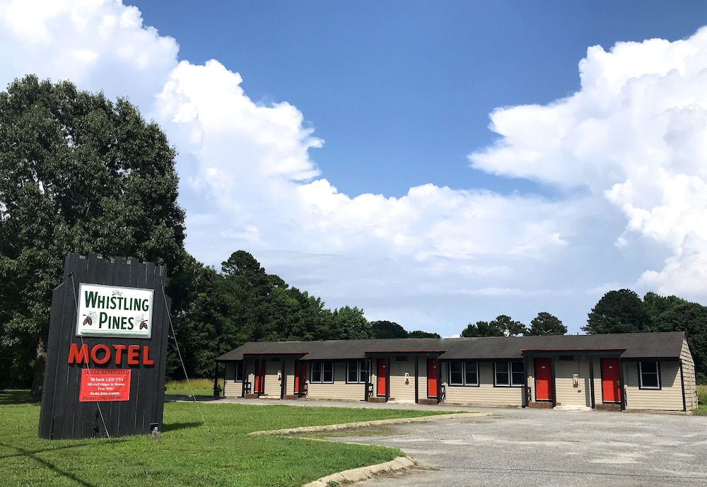 Whistling Pines Motel 2/31