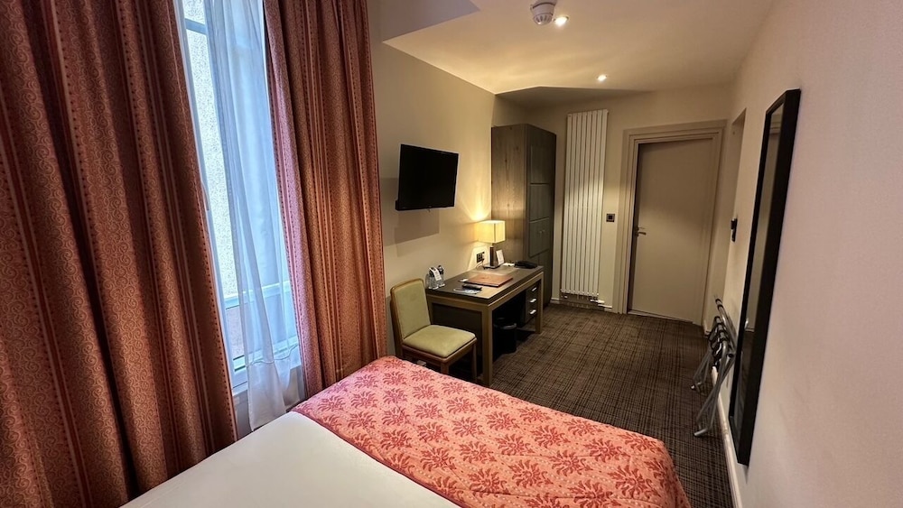 Hotel Bristol 24/50
