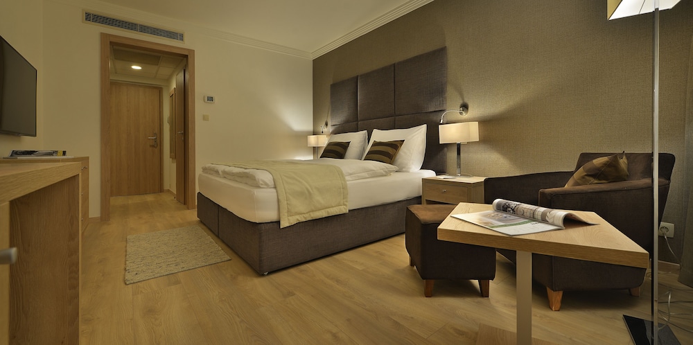 Apollo Hotel Bratislava 33/65