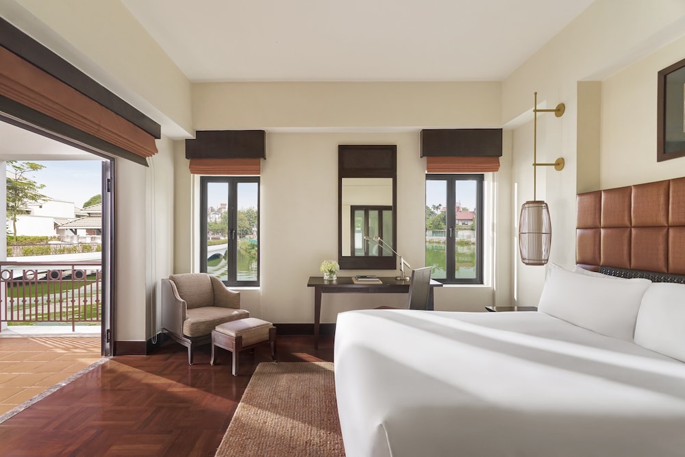 Overwater, Classic, King Bed, City View