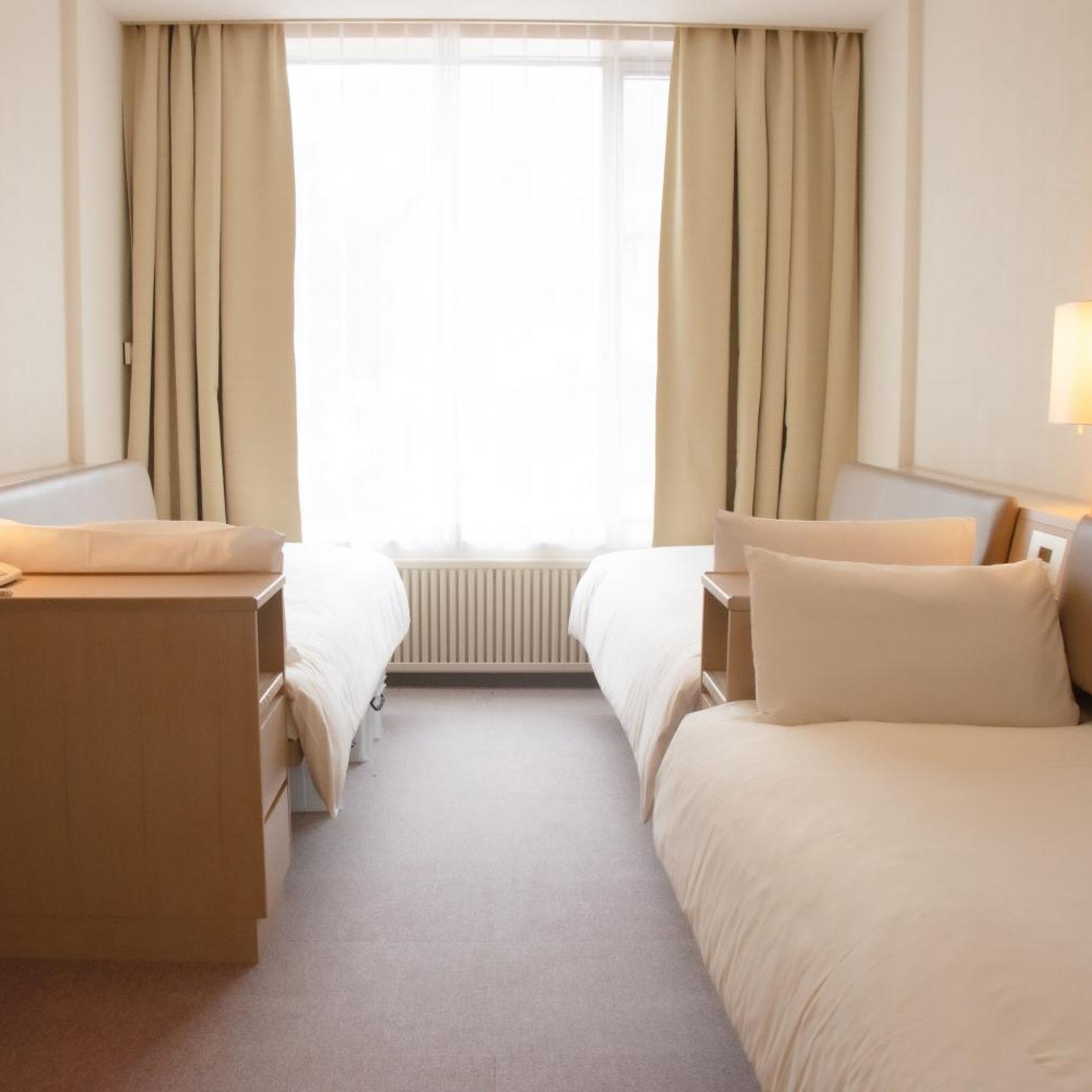 3 Bedrooms, West Wing
