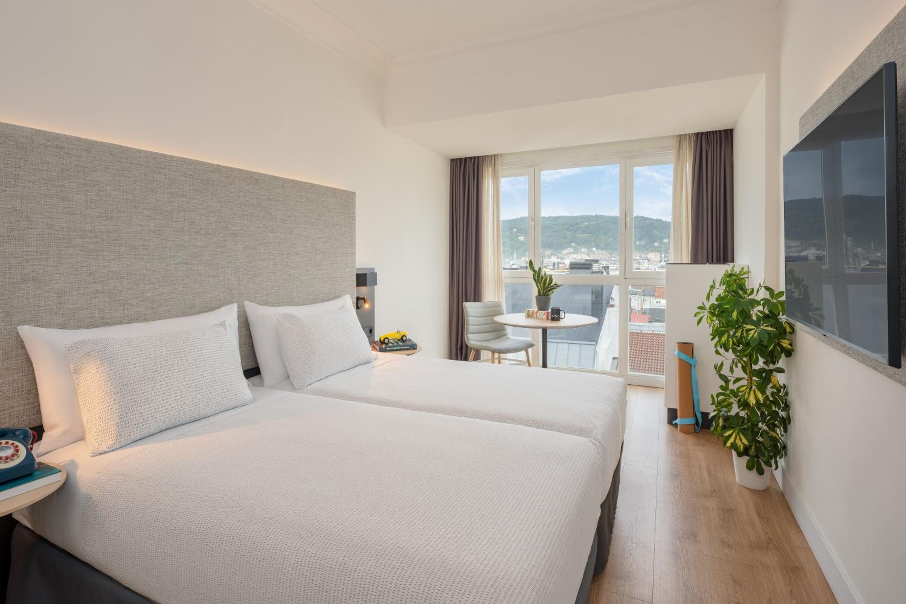 Xtra Space, Loft, King Bed, Terrace