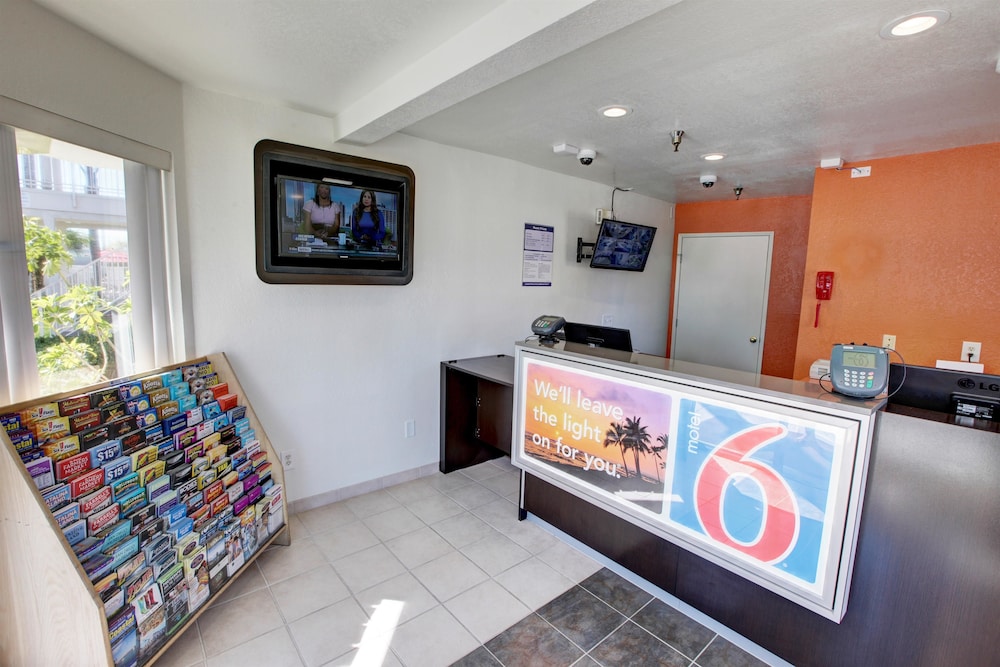 Motel6 Westminster, CA - North 7/60