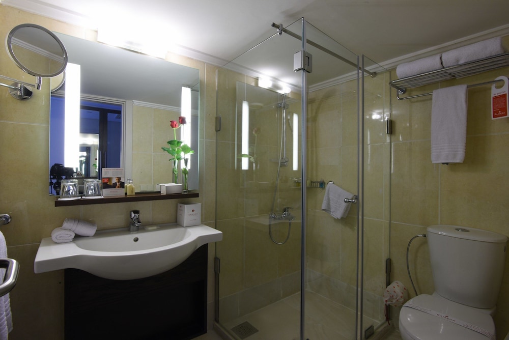 Ramada By Wyndham Downtown Beirut 13/56