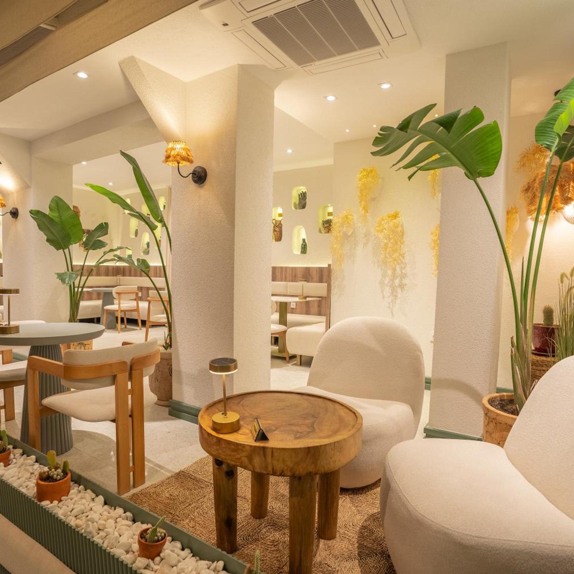 Dark Station Boutique Hotel 13/23
