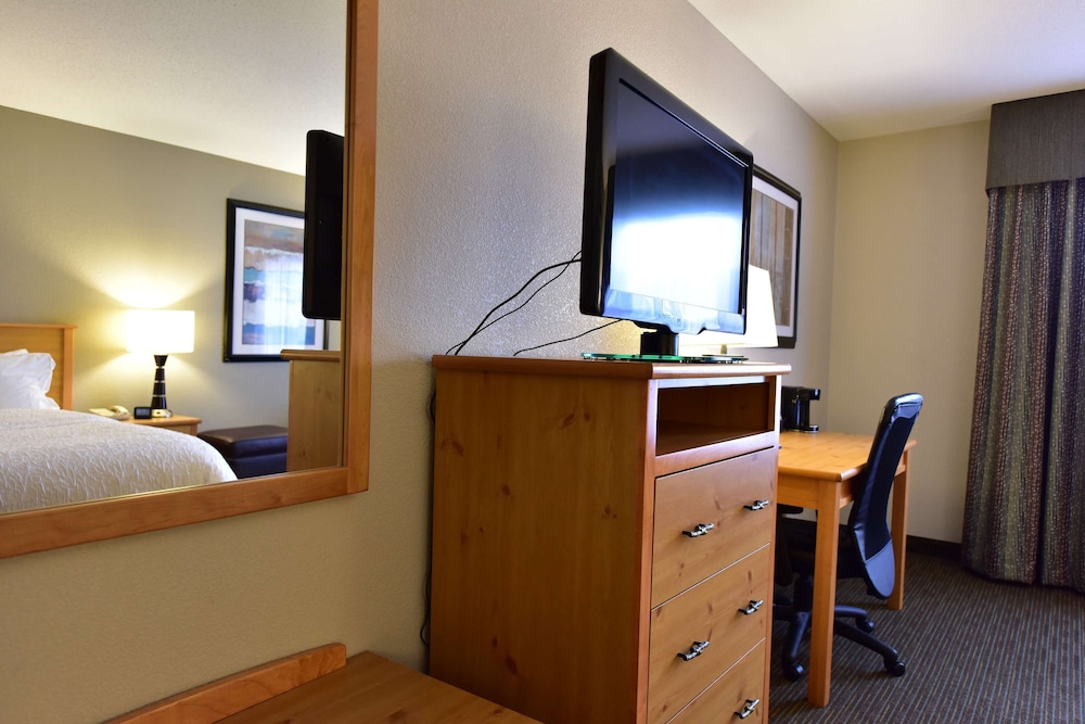 Hampton Inn & Suites by Hilton Petoskey 64/75