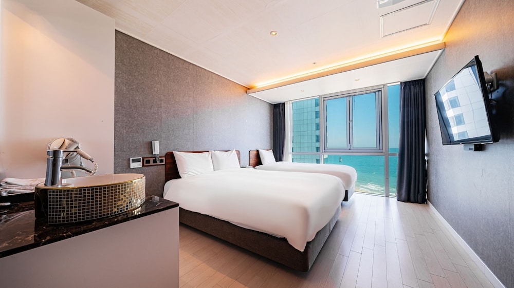 Elysia Boutique Hotel 12/74
