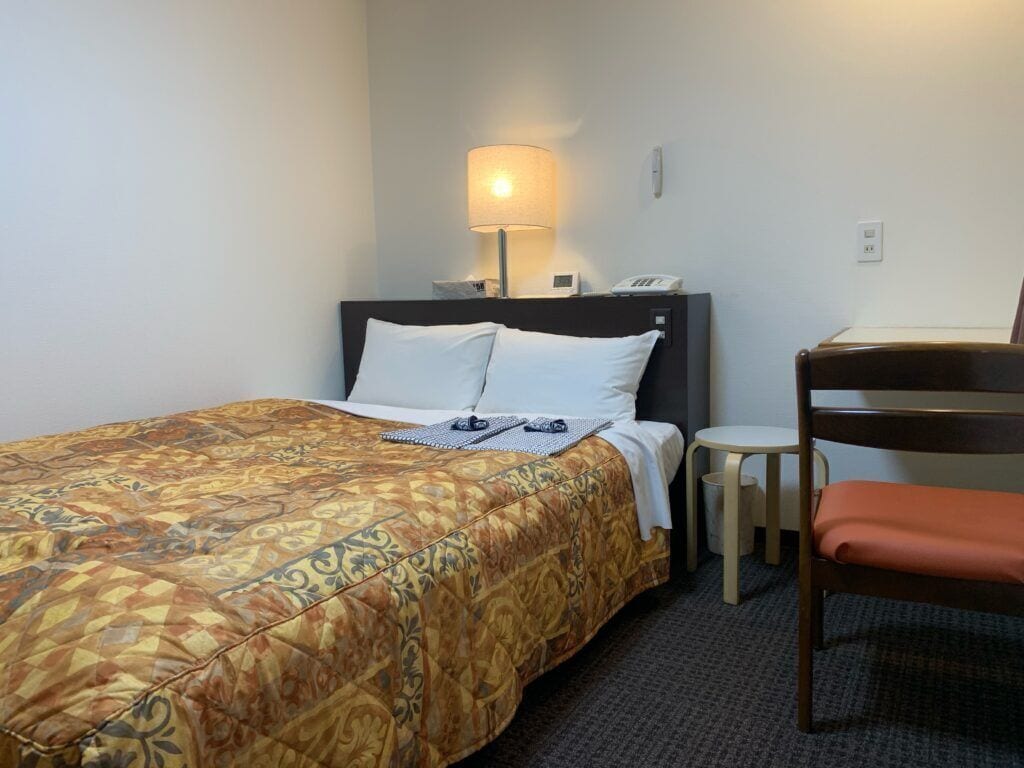 ROOM, DOUBLE BED