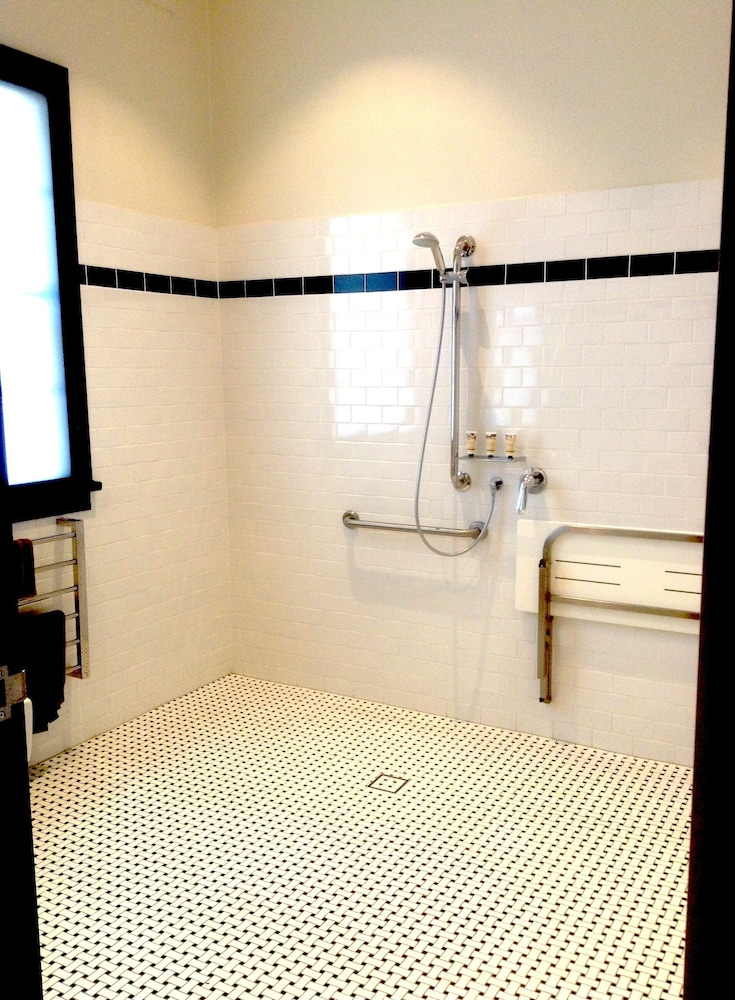 The Commercial Boutique Hotel 58/60