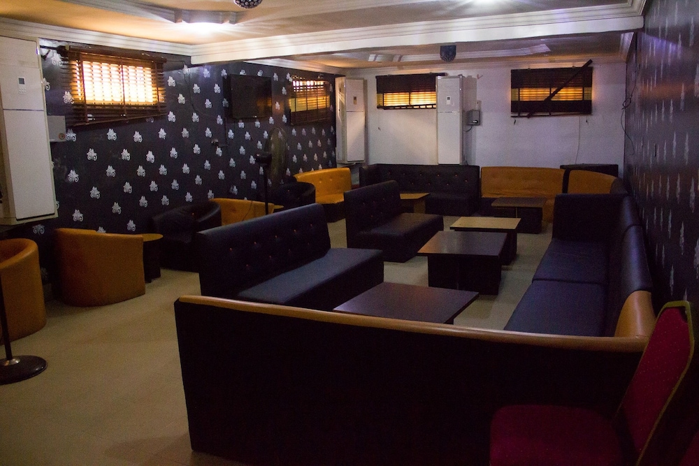 Glasshouse Hotel And Suites 26/35
