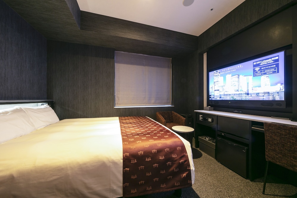 ROOM, DOUBLE BED