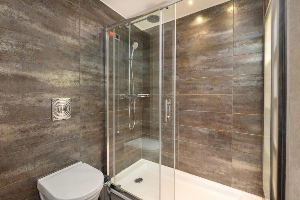 LUXURY, SUITE