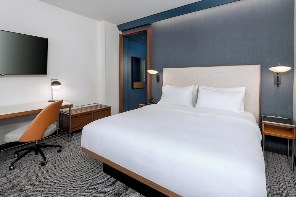 STANDARD, KING BED, SOFA, ACCESSIBLE